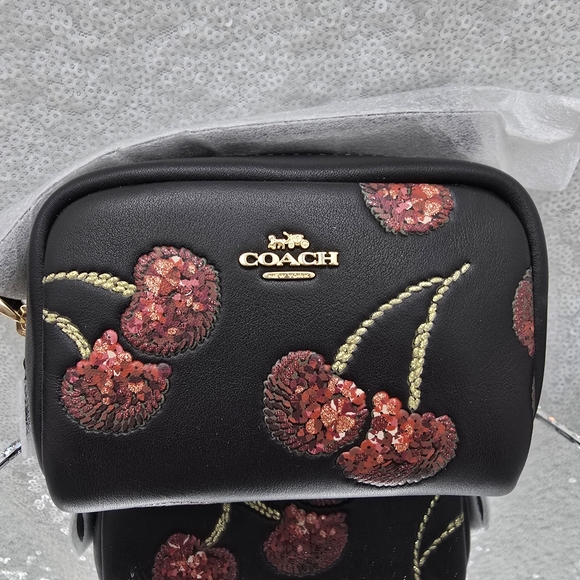 Coach Pouch Wristlet Black Smooth Leather With Cherry Print Zip Closure - Picture 2 of 16